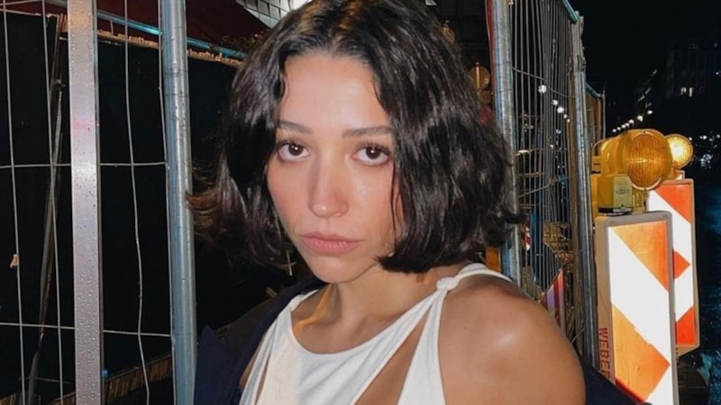 Zeynep bastık deri elbisesiyle Instagram'ı salladı! 'Bu kombin şaka mı'