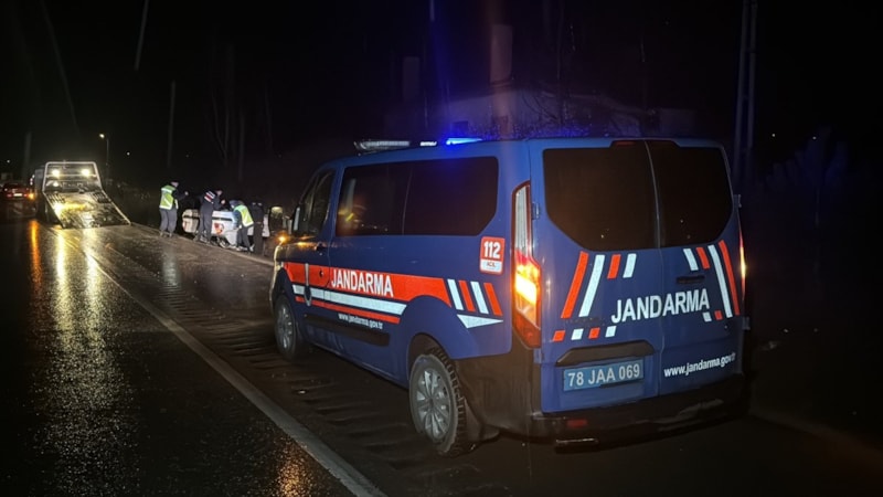 Karabük'te takla atan otomobildeki 2 kişi yaralandı