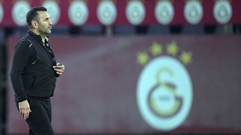 Okan Buruk'tan futbolculara uyarı: Ligi unutun, Avrupa'ya odaklanın