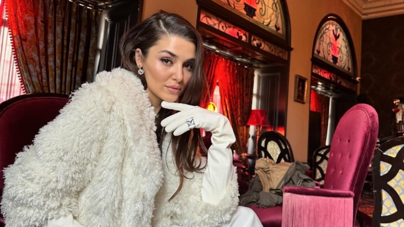 Hande Erçel'in Sevgililer Günü paylaşımı! 