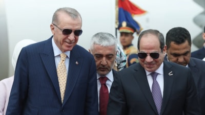Tam 12 yıl sonra: Cumhurbaşkanı Erdoğan Mısır'da! Sisi tarafından karşılandı