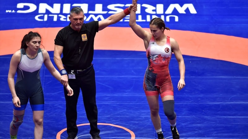 Avrupa Güreş Şampiyonası'nda 3 kadın güreşçi finalde