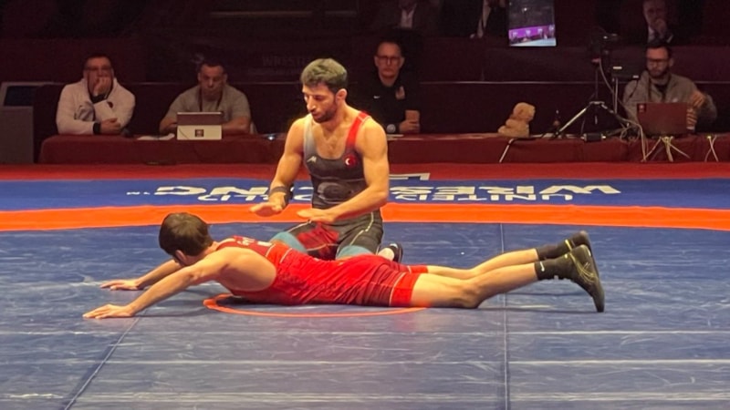 Milli güreşçi Murat Fırat, Avrupa üçüncüsü oldu