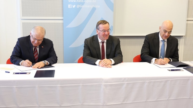 Ortak füze savunma projesi: Türkiye, Avrupa Gökyüzü Kalkanı Girişimi'ni imzaladı