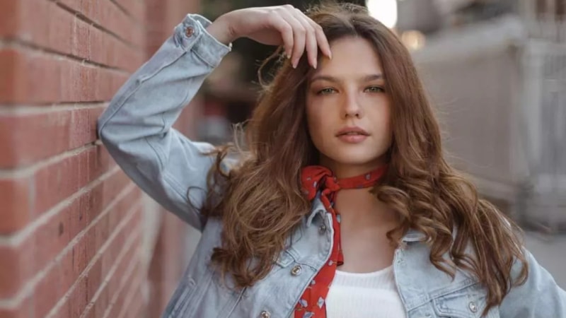 Nilsu Berfin Aktaş kırmızı elbisesiyle mest etti! 'Kırmızının en güzel tonu'