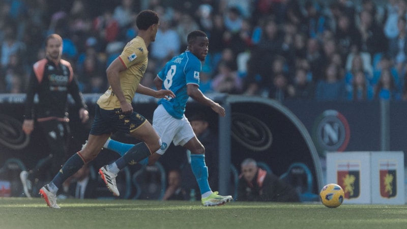 Napoli, Genoa karşısında 1 puanı son dakikada aldı