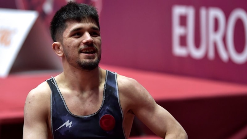Milli güreşçi Muhammet Karavuş, Avrupa ikincisi oldu