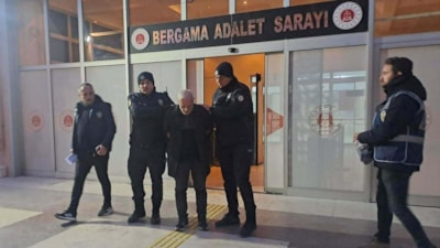 İzmir'de durdurulan araçta uyuşturucu ve altın sikke bulundu