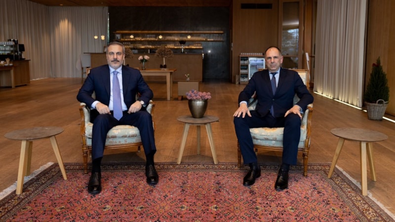 Hakan Fidan, Almanya'da Yunan mevkidaşı Yerapetritis ile görüştü