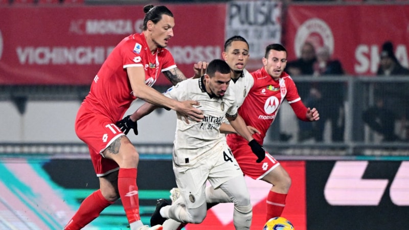 Milan, deplasmanda Monza'ya yenildi