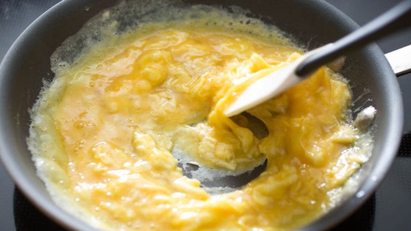 Yumurta çırparken 1 tutam ekleyin, kıvamı muhteşem olacak...