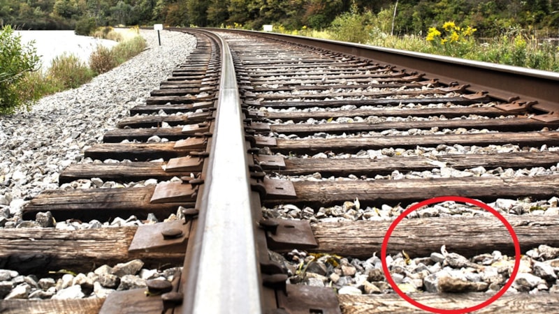 Tren raylarındaki bu taşlar bakın ne işe yarıyor