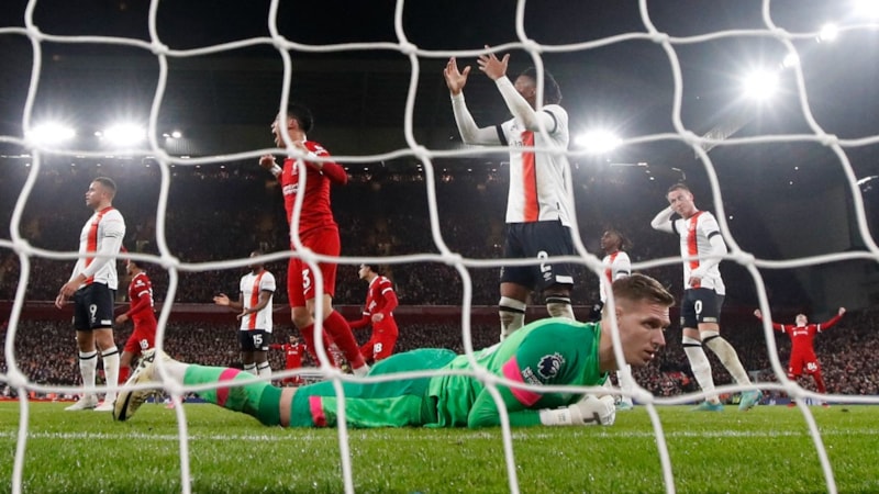 Liverpool, Luton Town'ı farklı geçti