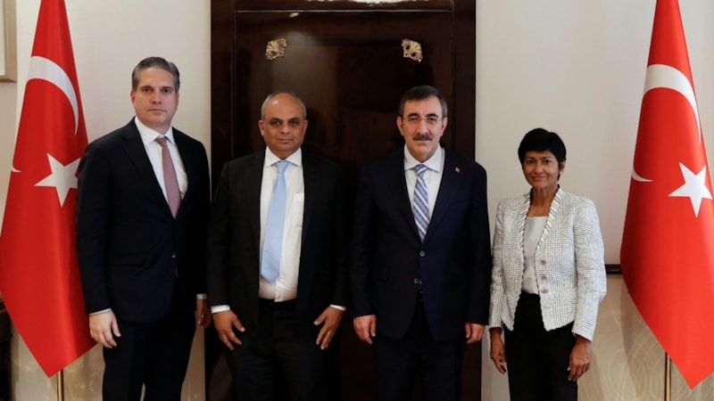 Cevdet Yılmaz'dan Deutsche Bank ve ABD Ticaret Odası'yla yatırım görüşmesi