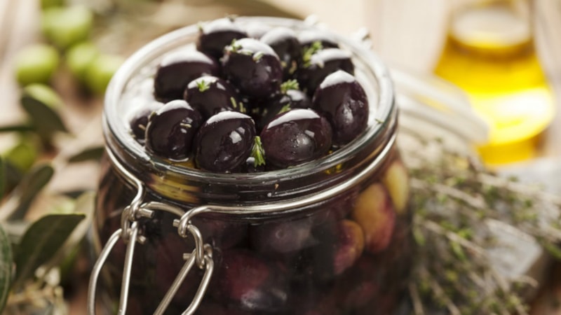 Yüzyıllık sır ortaya çıktı! Zeytinin bozulmaması için kavanoza ondan ekleyin, yıllarca saklayın…