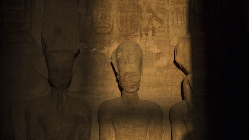 Yılda sadece iki kez gerçekleşen olay! II. Ramses'in heykeline güneş vurdu