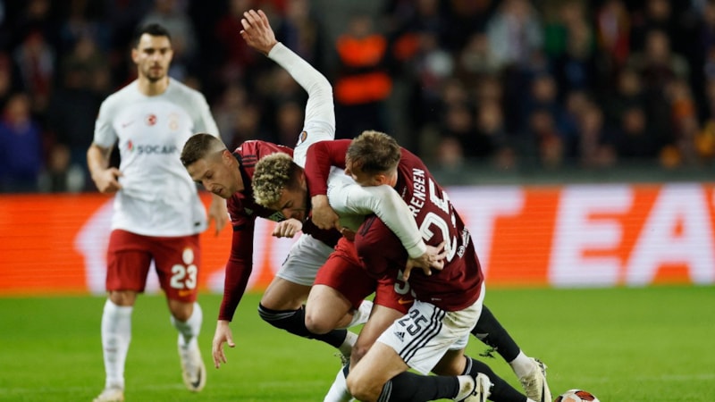 Sparta Prag'dan Galatasaray taraftarına olay yanıt