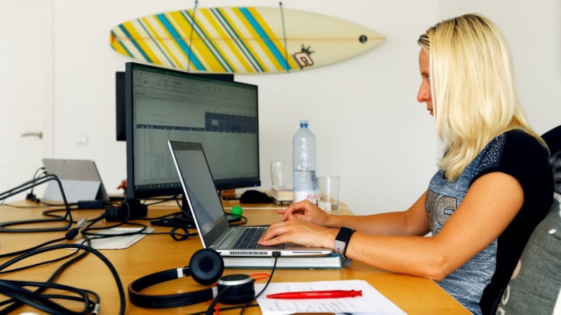 ABD'de eşinin uzaktan iş görüşmelerini dinleyen adam, 1.8 milyon dolar kazandı