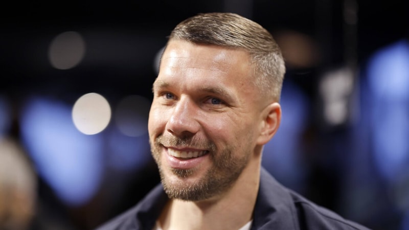 Podolski kurduğu dönerciyle servet kazanıyor! 210 milyon euro...