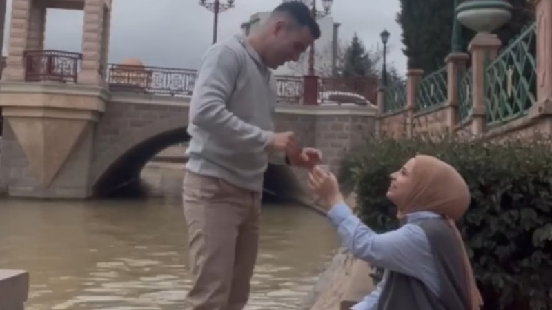 Eskişehir'de genç kız harçlıklarını biriktirip erkek arkadaşına evlilik teklif etti