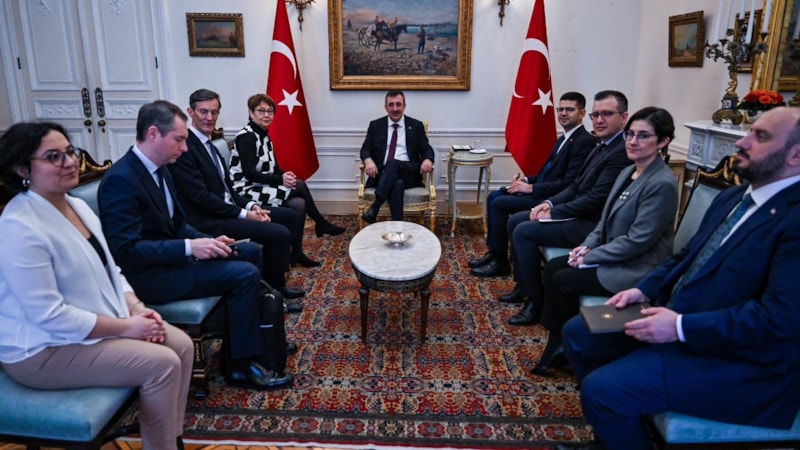 Cevdet Yılmaz İngiltere'de EBRD ile yeşil finansman desteklerini görüştü