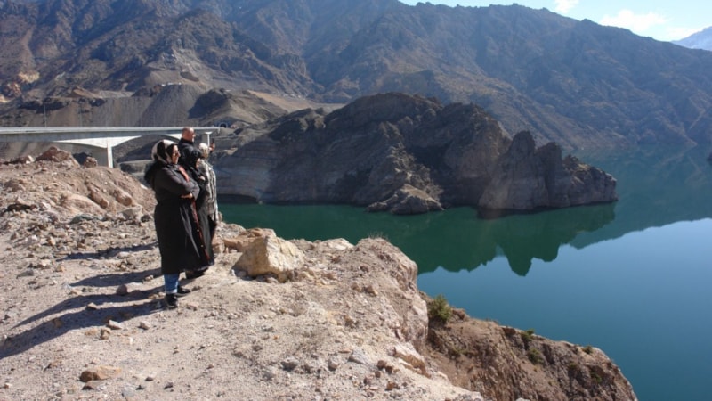 Artvin'de baraj suları çekilince eski evleri ortaya çıktı