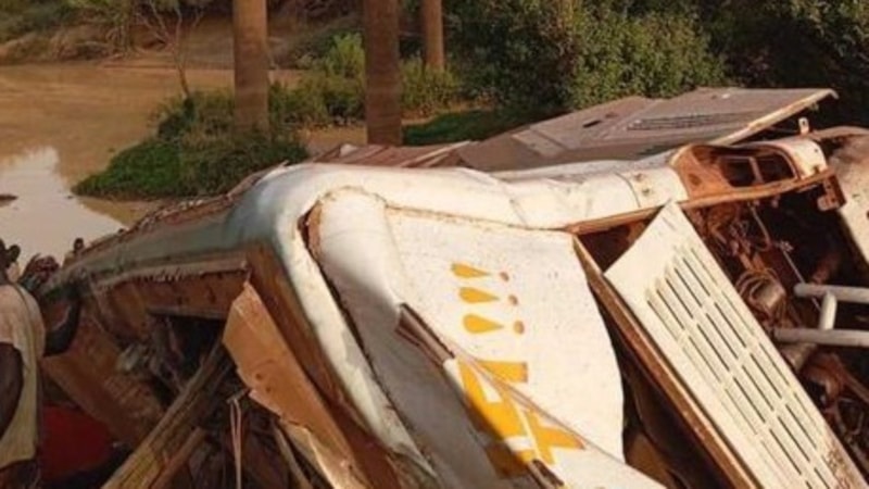 Mali'de otobüs köprüden düştü: 31 ölü