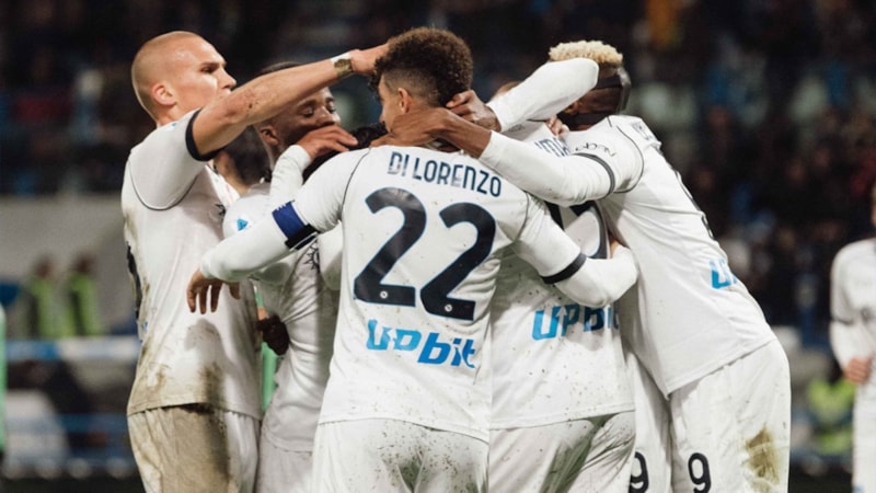 Napoli, erteleme maçında Sassuolo'ya fark attı