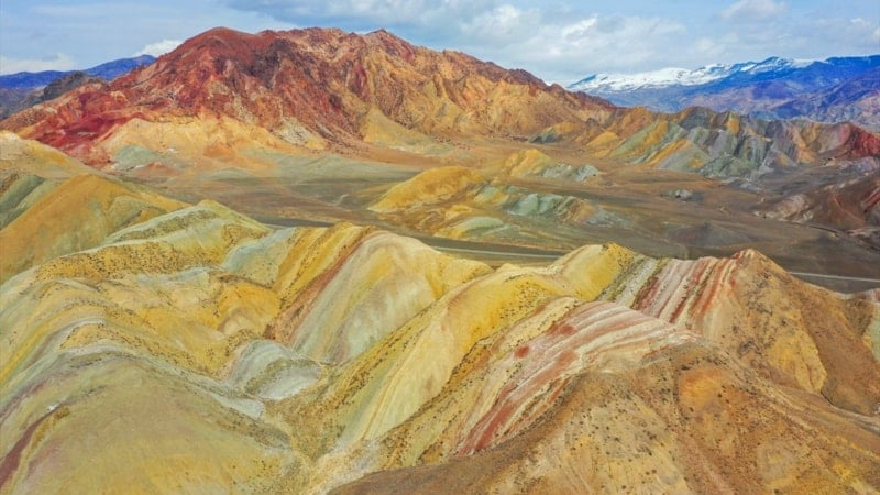 Erzurum'da renk cümbüşü: Gökkuşağı Tepeleri