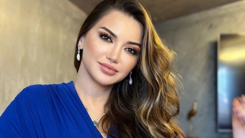 Esra Ezmeci tesettür taktı, sosyal medya karıştı! 