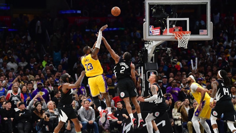 Los Angeles derbisini Lakers kazandı