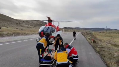 Sivas'ta önüne köpek çıkan araç devrildi: 5 yaralı