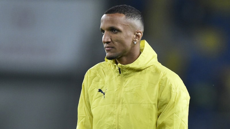 11'de maça başlayan Rodrigo Becao, değişiklik işareti yaparak oyundan çıktı