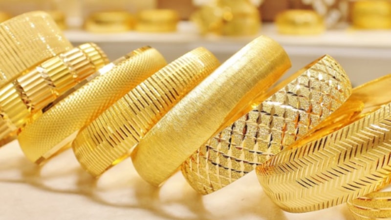 Vitrinde gören ayrılamıyor; İşte altın şarnel bilezik fiyatı...