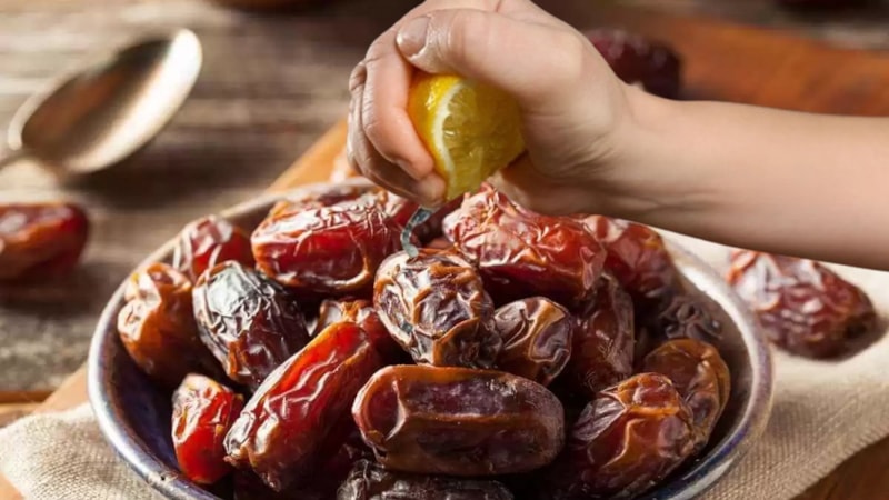 Uyumadan önce hurmanın üstüne limon damlatıp yiyin, bakın ne oluyor