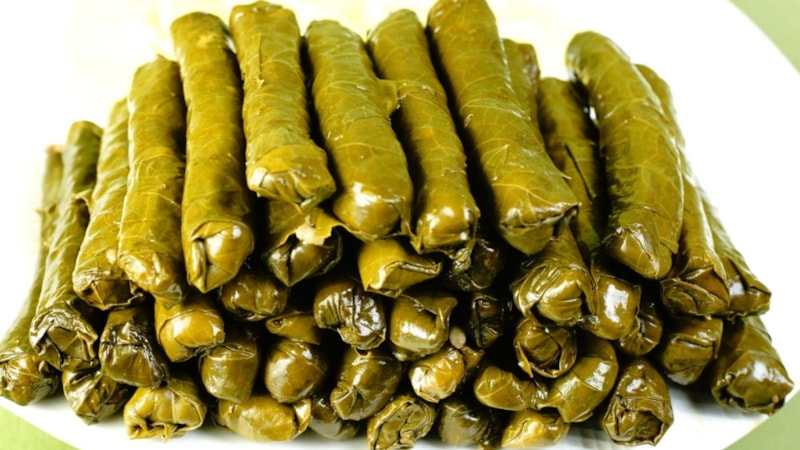 Sarmalarınız kararmasın, yemyeşil kalsın! İşte tek yolu...