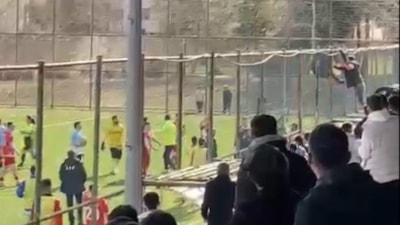 Cezalı antrenör tel örgüleri aşarak sahaya indi