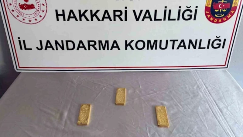 Hakkari'de yolcunun ayakkabılarından külçe altın çıktı