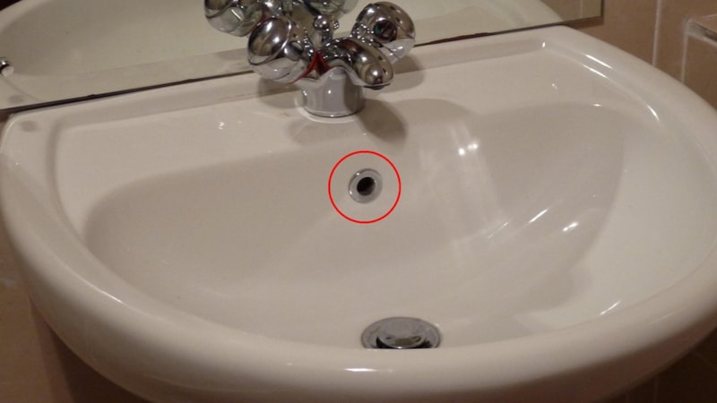 Lavabolardaki bu delik bakın ne işe yarıyor