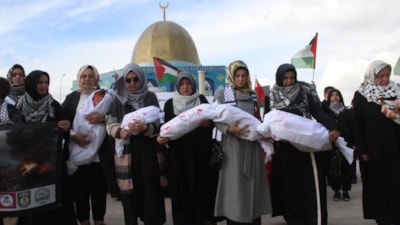 Karamanlı kadınlar, İsrail'i bebek kefeniyle protesto etti