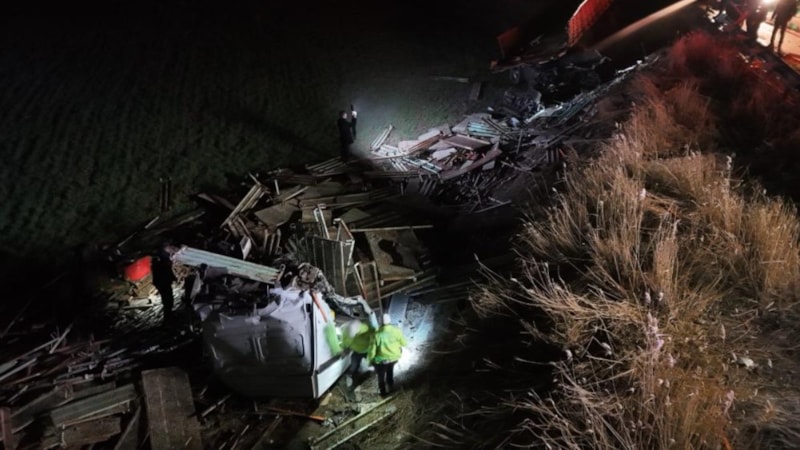 Kırıkkale'de bariyerleri parçalayan tır hurdaya döndü: 3 ağır yaralı