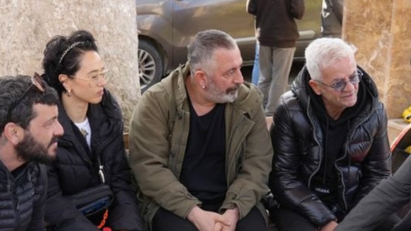 Cem Yılmaz, acılı gününde Zafer Algöz'ü yalnız bırakmadı