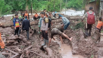 Endonezya'da sel ve toprak kayması: 21 ölü