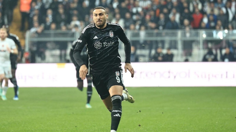 Cenk Tosun'un penaltılarla başı dertte! Yine kaçırdı...