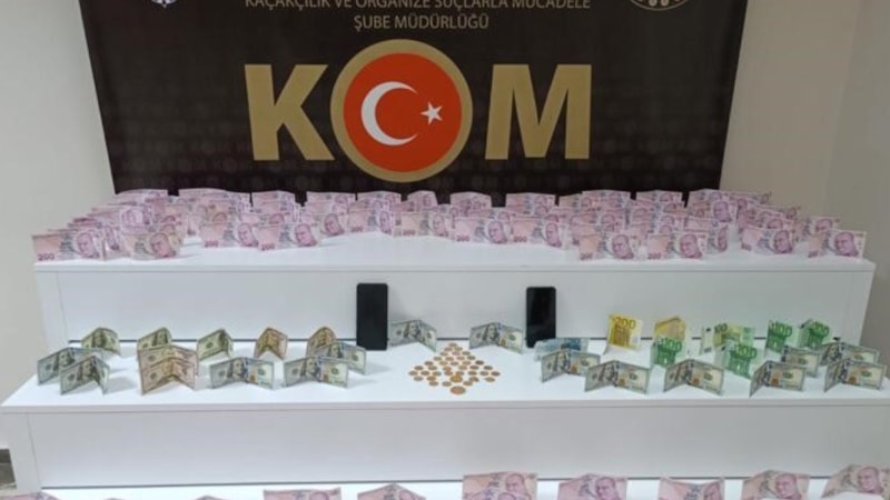 Elazığ'da kendilerini polis olarak tanıtıp vatandaşı 750 bin lira dolandırdılar
