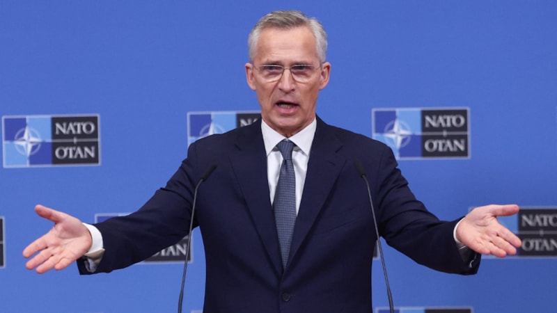 NATO Genel Sekreteri Stoltenberg: Ukrayna'ya daha fazla mühimmat vermeliyiz