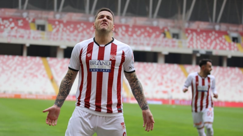 Sivassporlu Rey Manaj'a Arnavutluk'tan milli davet