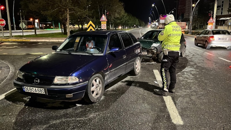 Niğde'de ışık ihlali kazaya neden oldu: 2 kişi yaralandı