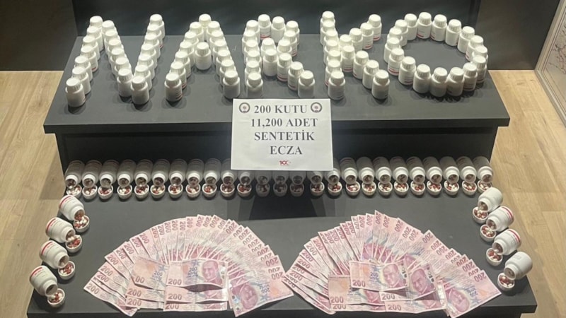 Afyonkarahisar'da bir şahsın bavulundan 11 bin 200 adet uyuşturucu hap çıktı