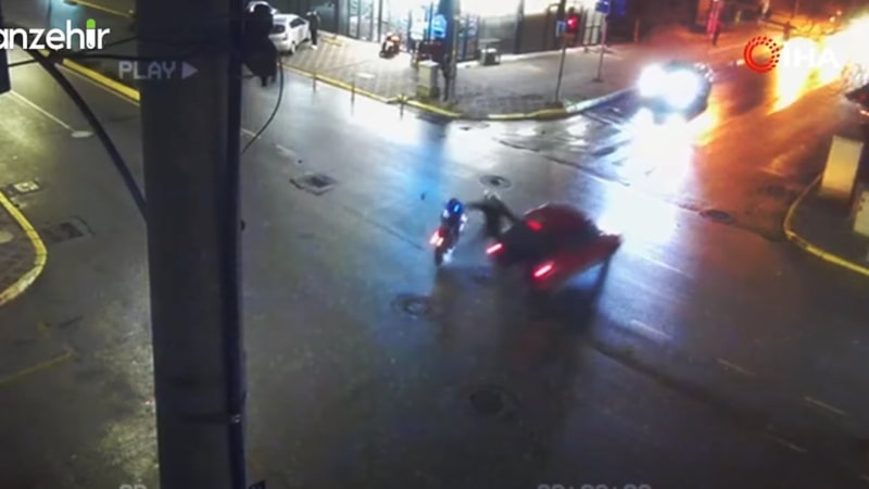 İstanbul trafiğinin bitmeyen tartışması: Motosikletliler mi haklı otomobil sürücüleri mi?